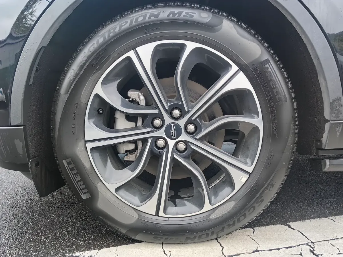 2025 Lincoln Nautilus 2.0T 261HP L4 8AT,autocango,china used car exporter,china ev exporter,chinese used car exporter,chinese used ev exporter