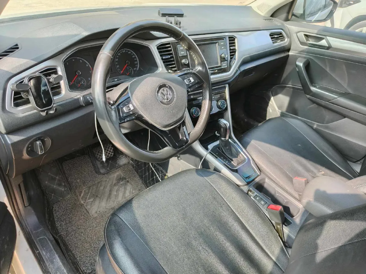 2020 Volkswagen T-Roc 1.4T 131HP L4 7DCT,autocango,china used car exporter,china ev exporter,chinese used car exporter,chinese used ev exporter