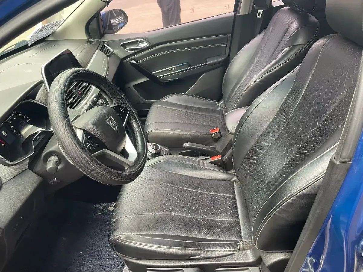 2017 BaoJun 310 1.5L 112HP L4 6MT,autocango,china used car exporter,china ev exporter,chinese used car exporter,chinese used ev exporter