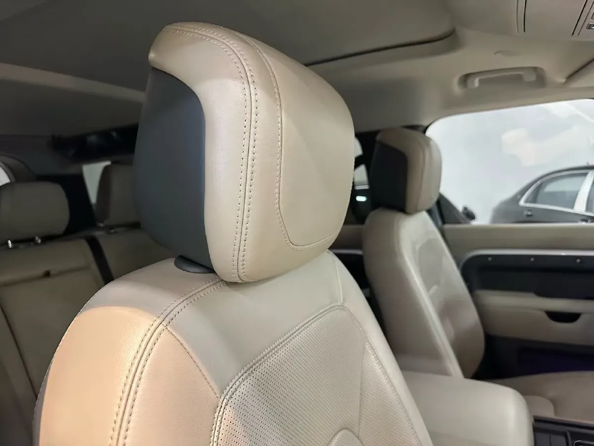 2020 Land Rover Defender 3.0T 400HP L6 8AT,autocango,china used car exporter,china ev exporter,chinese used car exporter,chinese used ev exporter