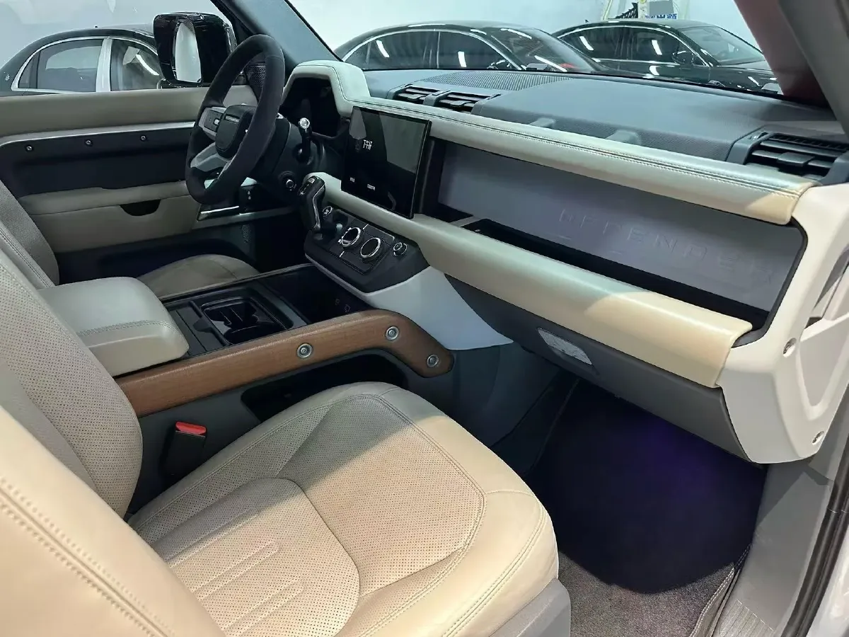 2020 Land Rover Defender 3.0T 400HP L6 8AT,autocango,china used car exporter,china ev exporter,chinese used car exporter,chinese used ev exporter