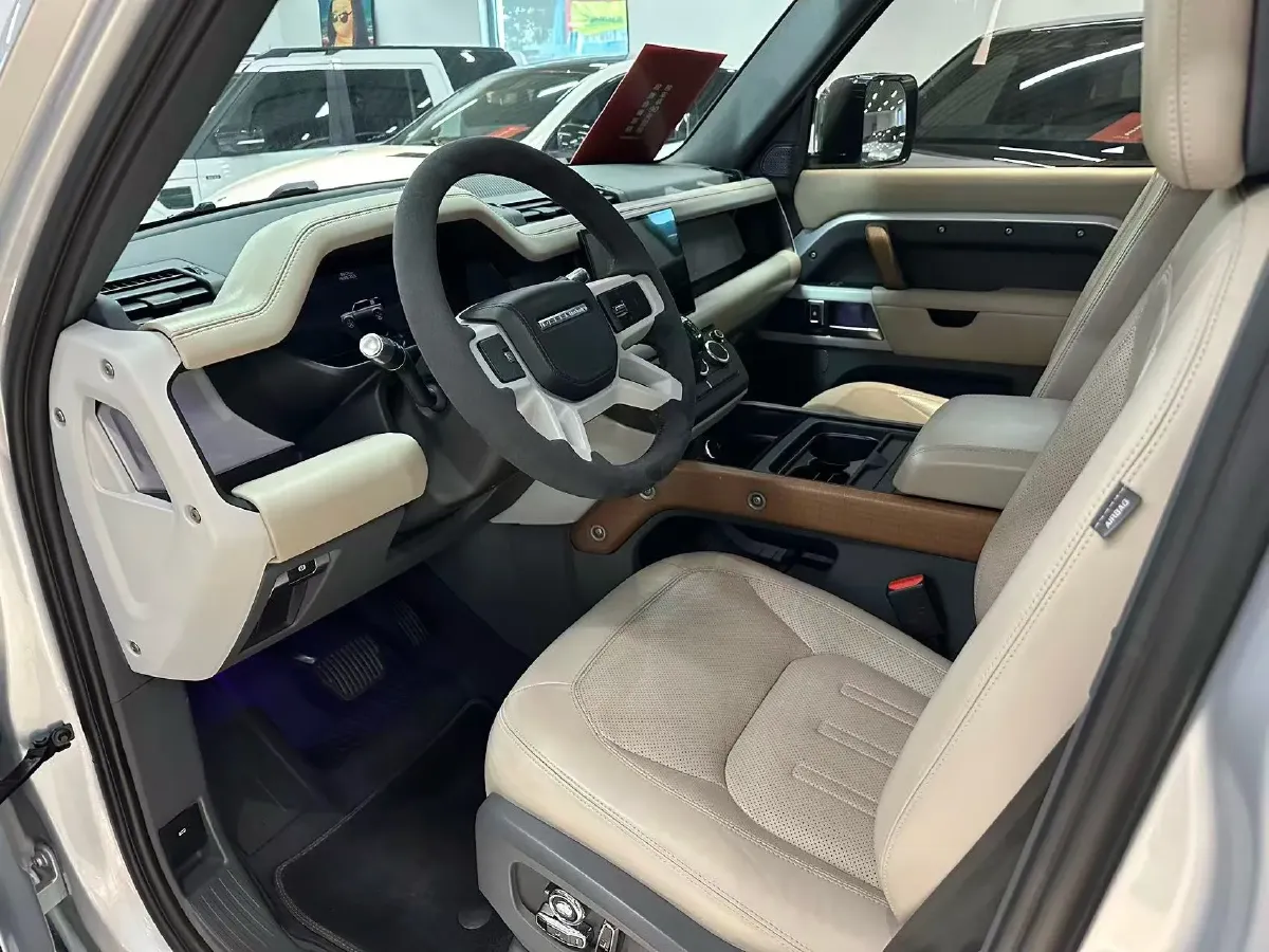 2020 Land Rover Defender 3.0T 400HP L6 8AT,autocango,china used car exporter,china ev exporter,chinese used car exporter,chinese used ev exporter