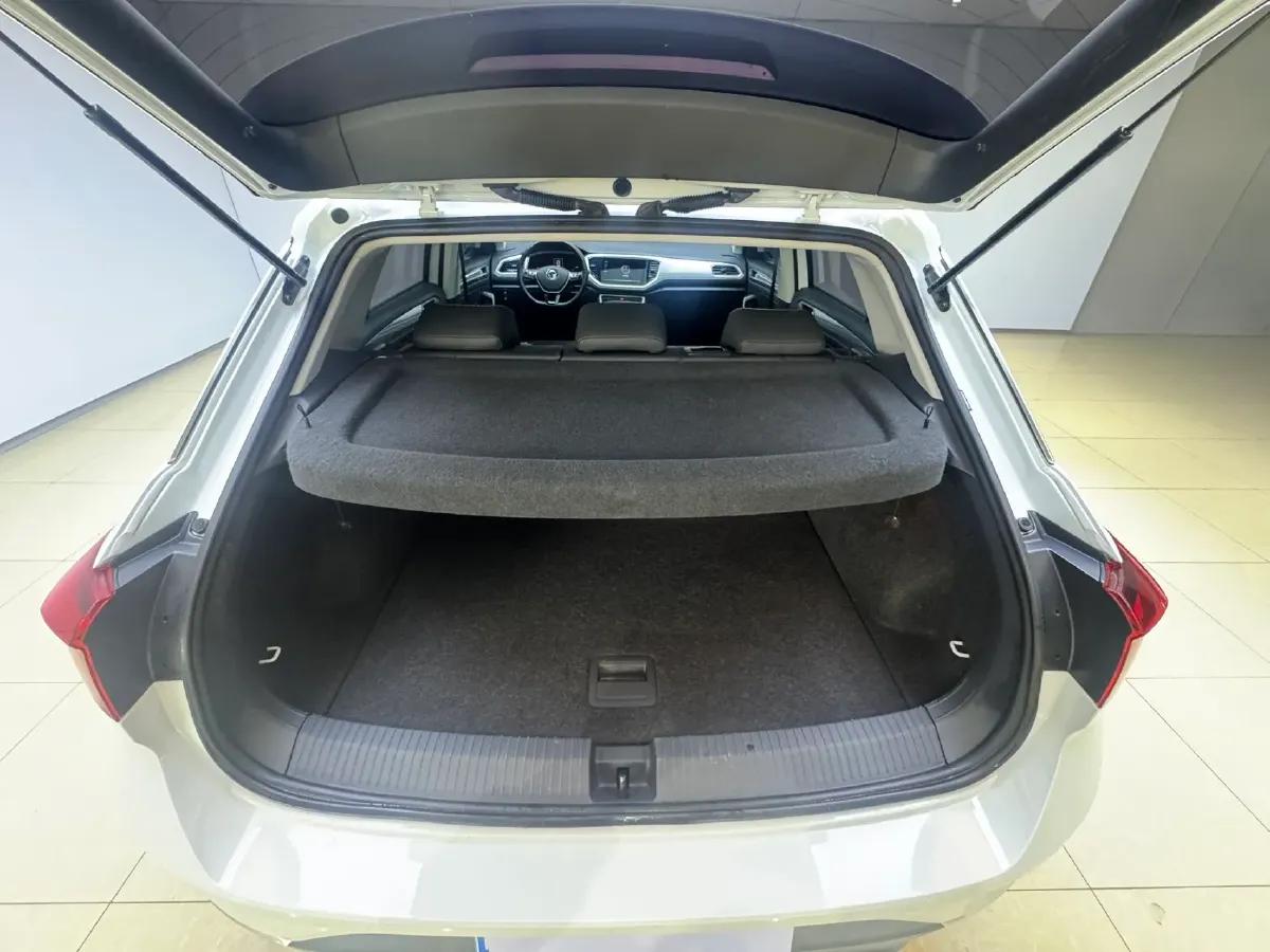 2021 Volkswagen T-Roc 1.4T 150HP L4 7DCT,autocango,china used car exporter,china ev exporter,chinese used car exporter,chinese used ev exporter