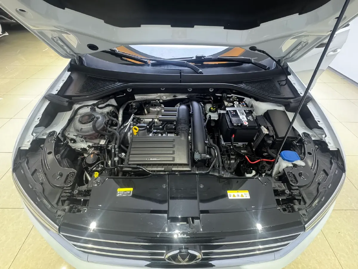 2021 Volkswagen T-Roc 1.4T 150HP L4 7DCT,autocango,china used car exporter,china ev exporter,chinese used car exporter,chinese used ev exporter