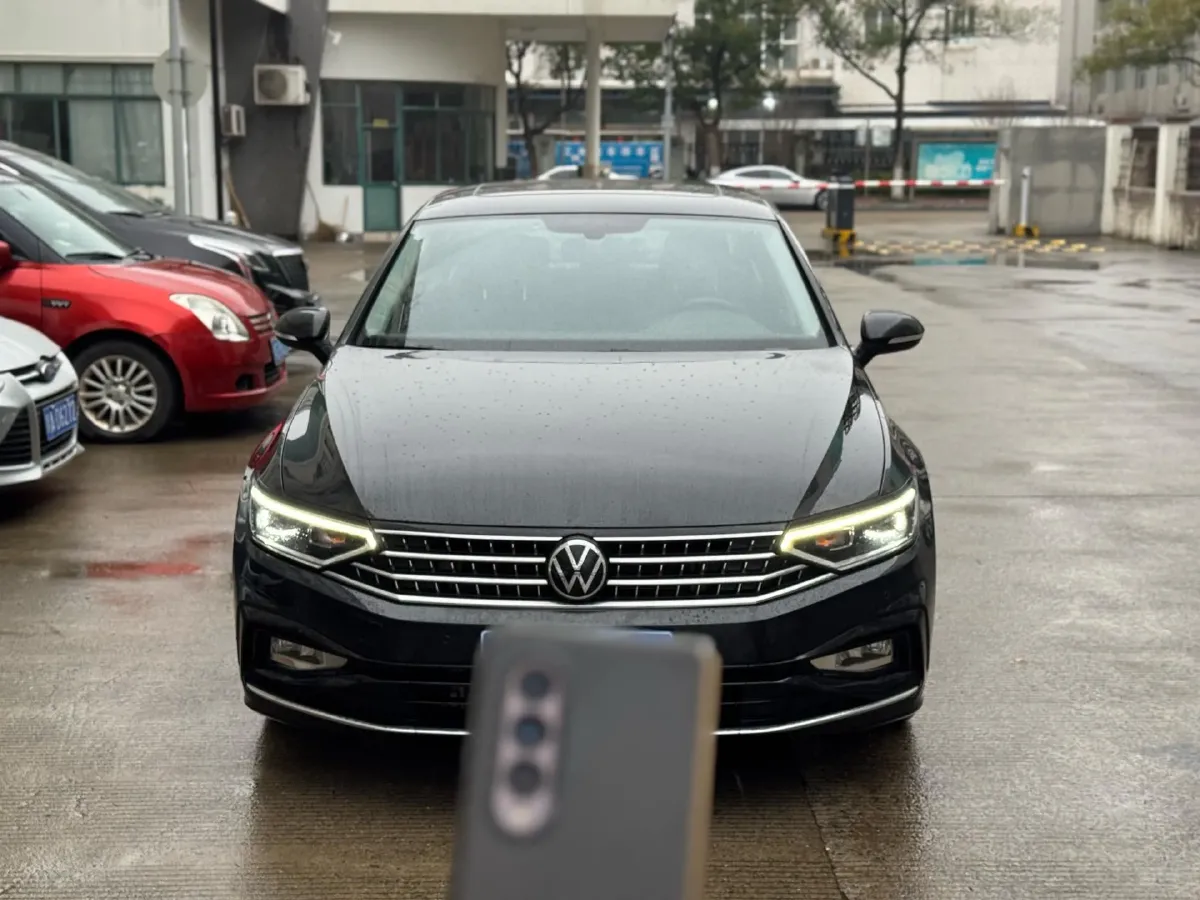 2023 Volkswagen Magotan 2.0T 186HP L4 7DCT,autocango,china used car exporter,china ev exporter,chinese used car exporter,chinese used ev exporter