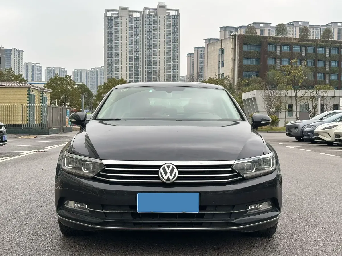 2019 Volkswagen Magotan 2.0T 186HP L4 7DCT,autocango,china used car exporter,china ev exporter,chinese used car exporter,chinese used ev exporter