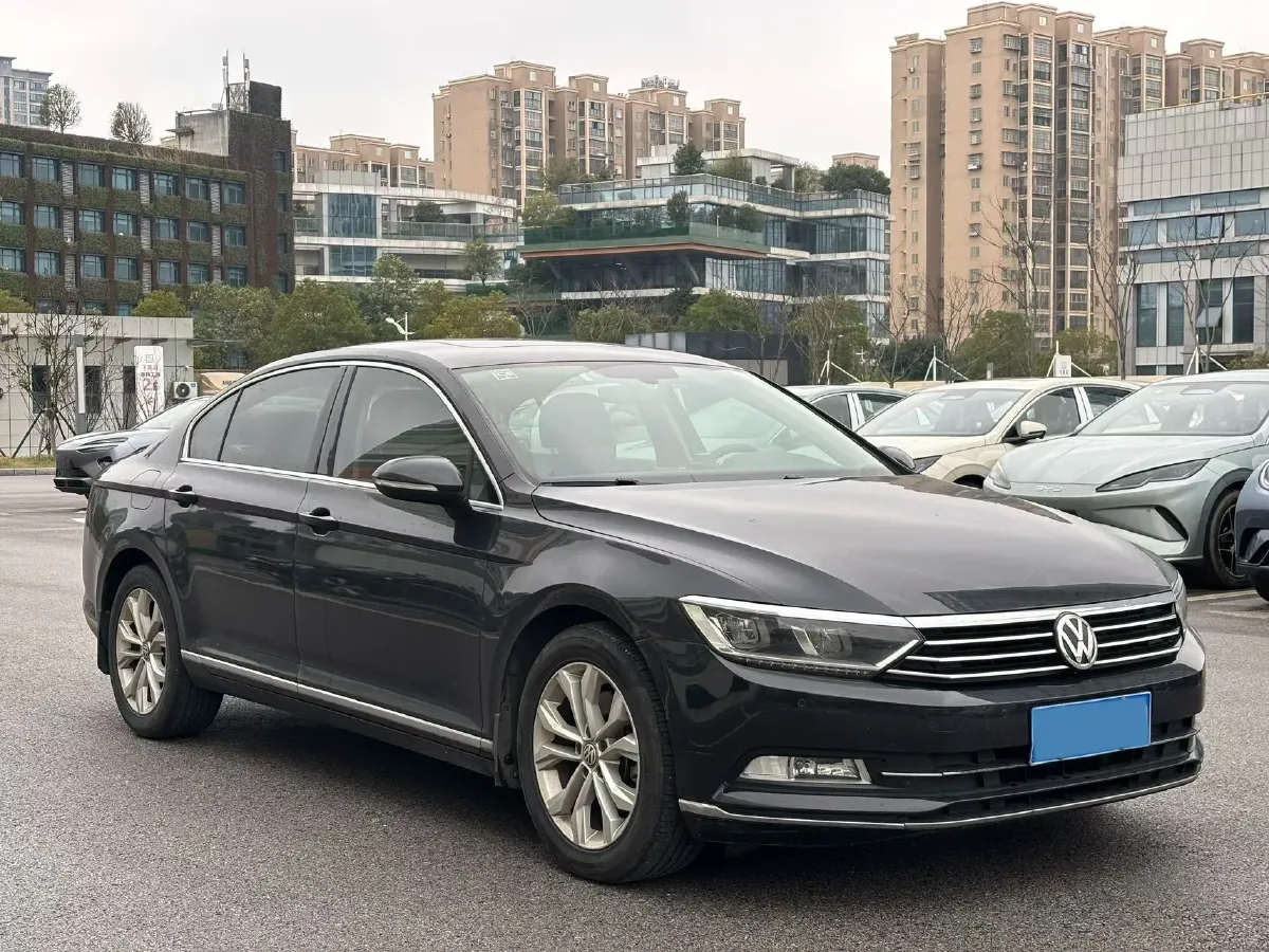 2019 Volkswagen Magotan 2.0T 186HP L4 7DCT,autocango,china used car exporter,china ev exporter,chinese used car exporter,chinese used ev exporter