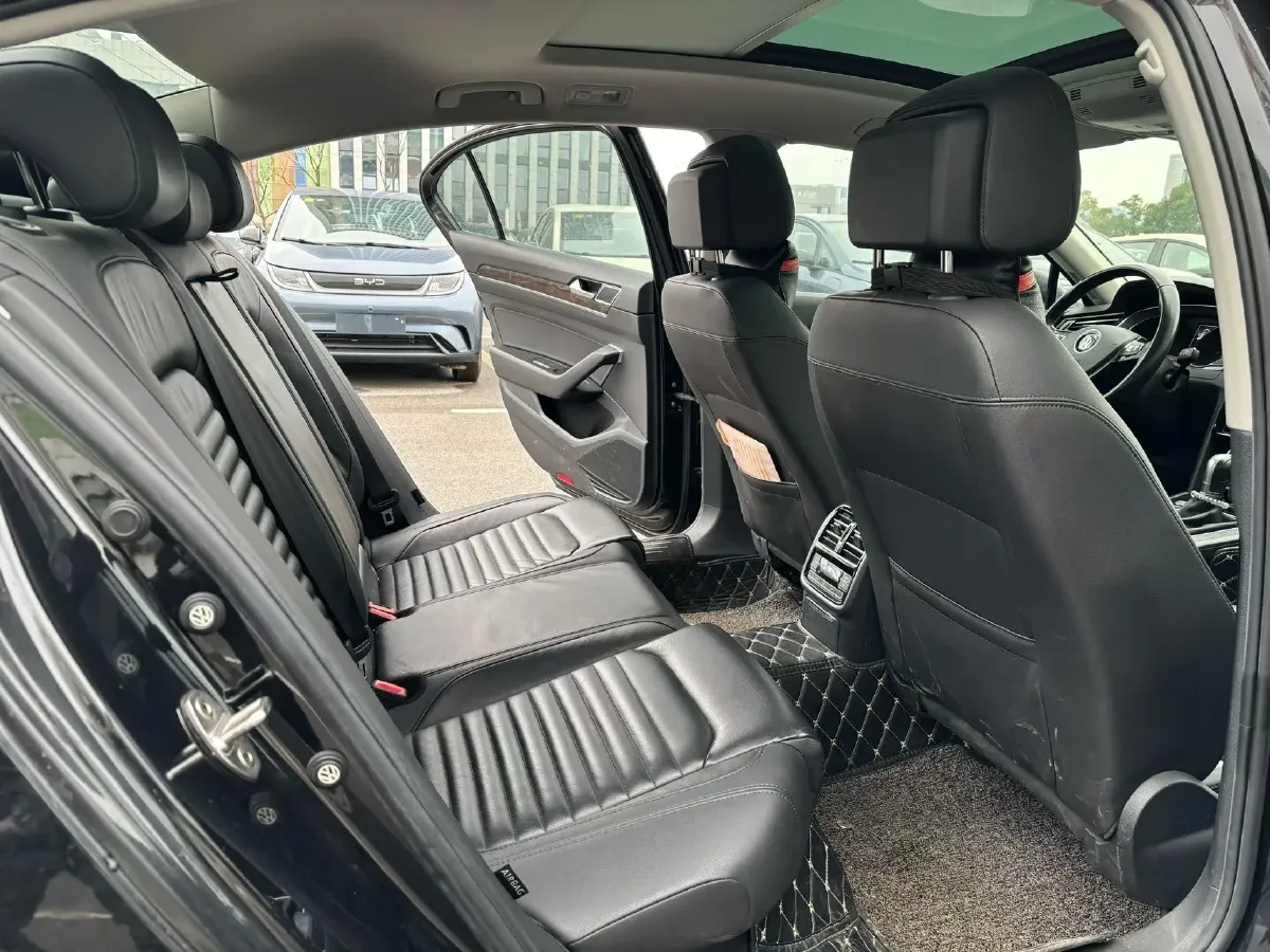 2019 Volkswagen Magotan 2.0T 186HP L4 7DCT,autocango,china used car exporter,china ev exporter,chinese used car exporter,chinese used ev exporter