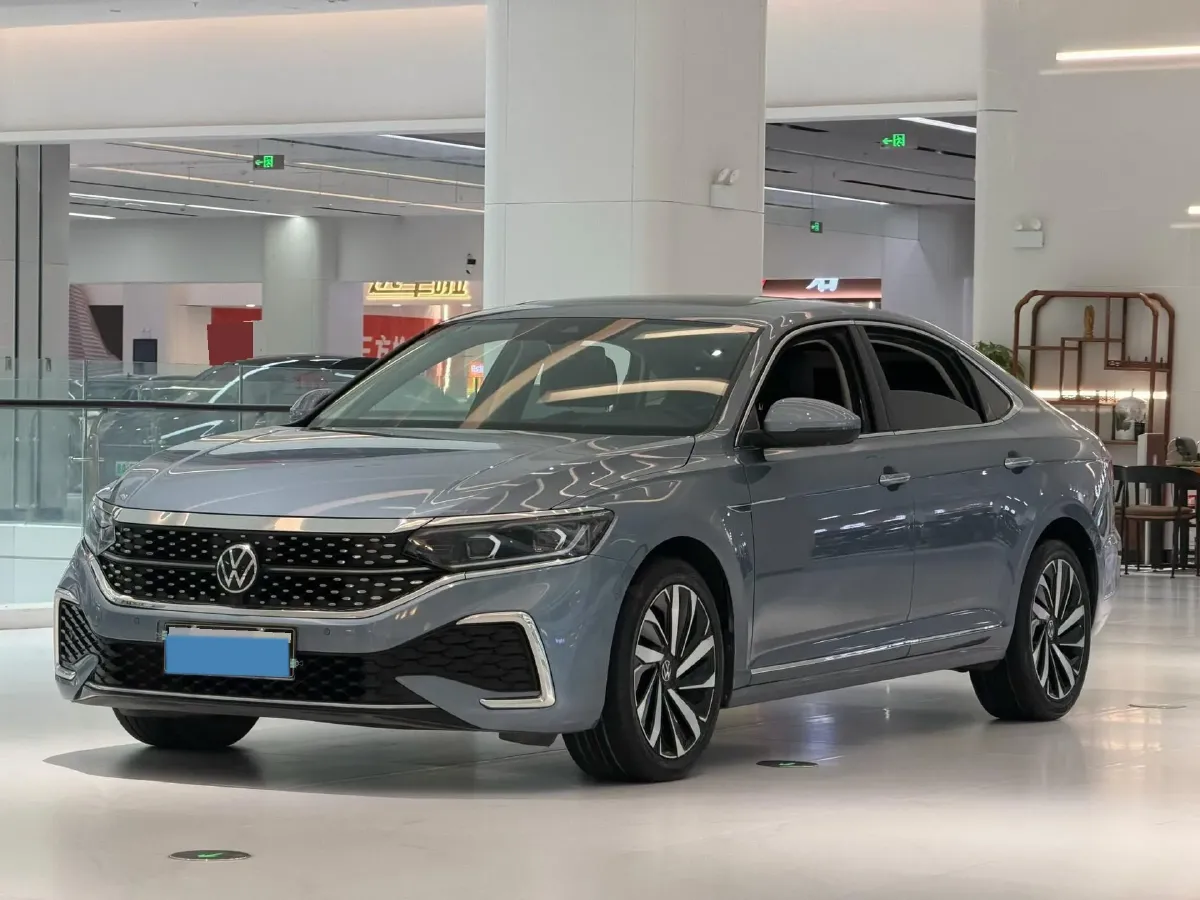 2021 Volkswagen Passat 2.0T 186HP L4 7DCT,autocango,china used car exporter,china ev exporter,chinese used car exporter,chinese used ev exporter