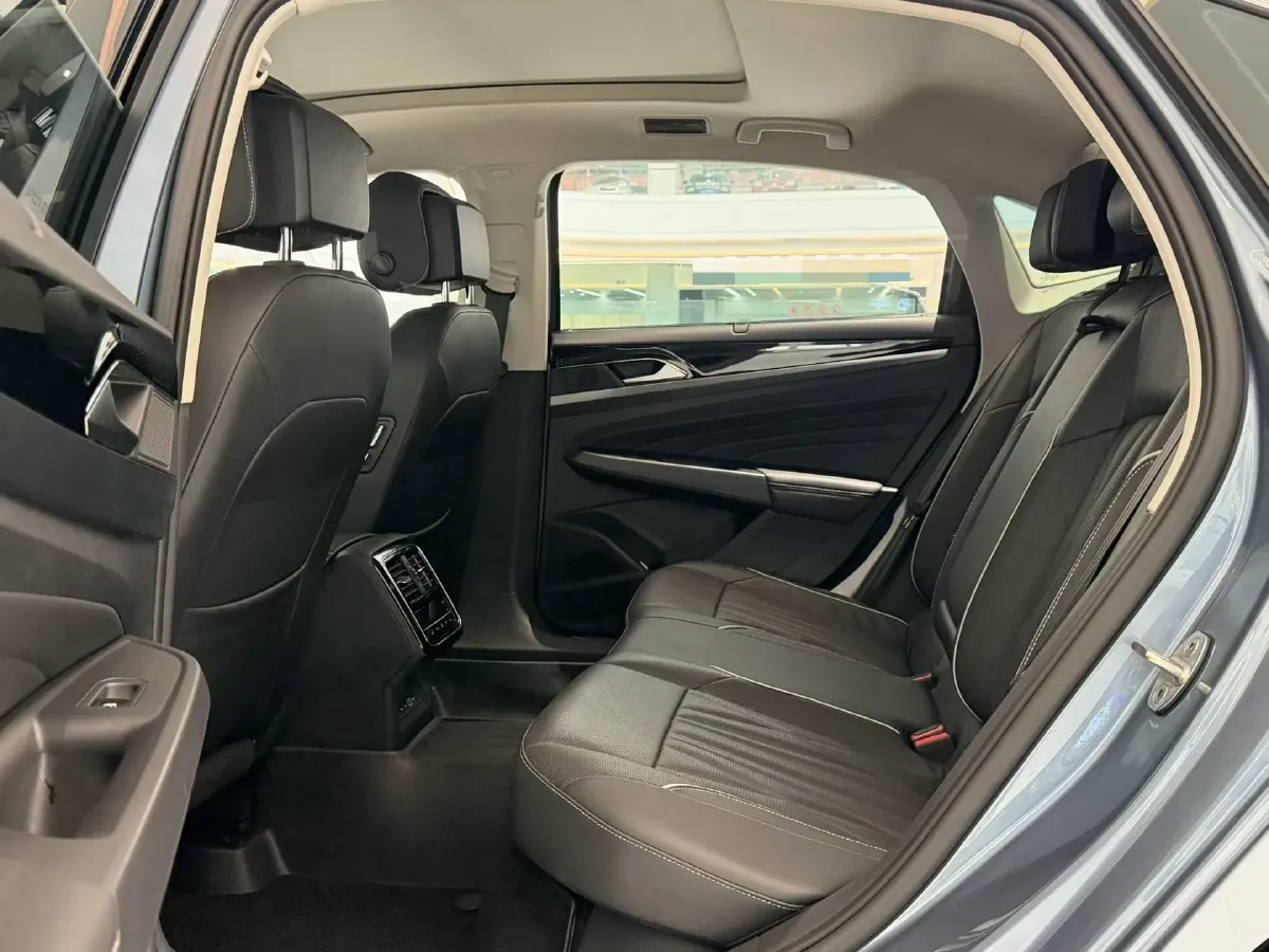 2021 Volkswagen Passat 2.0T 186HP L4 7DCT,autocango,china used car exporter,china ev exporter,chinese used car exporter,chinese used ev exporter