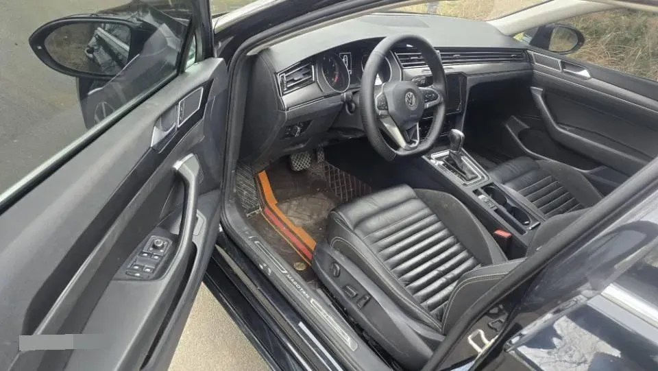 2020 Volkswagen Magotan 2.0T 186HP L4 7DCT,autocango,china used car exporter,china ev exporter,chinese used car exporter,chinese used ev exporter