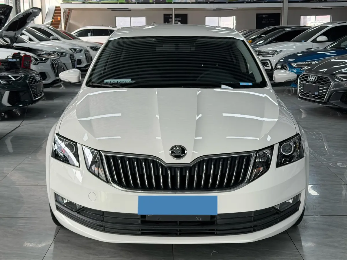 2021 Skoda Octavia 1.5L 113HP L4 6AT,autocango,china used car exporter,china ev exporter,chinese used car exporter,chinese used ev exporter