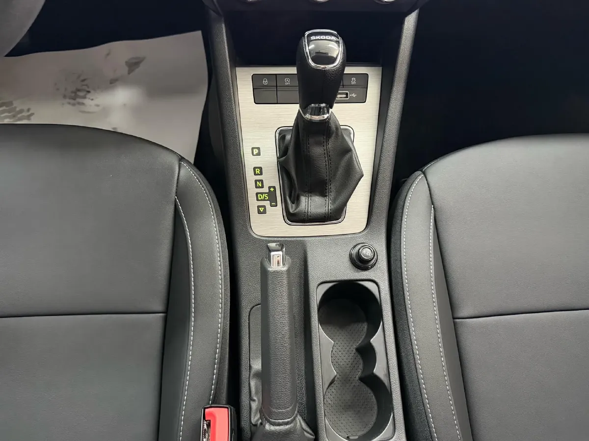 2021 Skoda Octavia 1.5L 113HP L4 6AT,autocango,china used car exporter,china ev exporter,chinese used car exporter,chinese used ev exporter