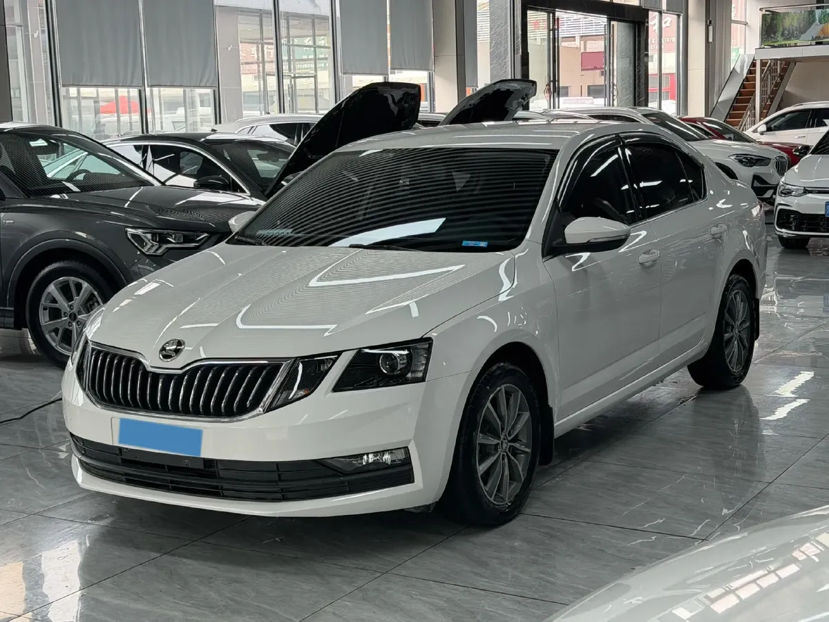2021 Skoda Octavia 1.5L 113HP L4 6AT,autocango,china used car exporter,china ev exporter,chinese used car exporter,chinese used ev exporter