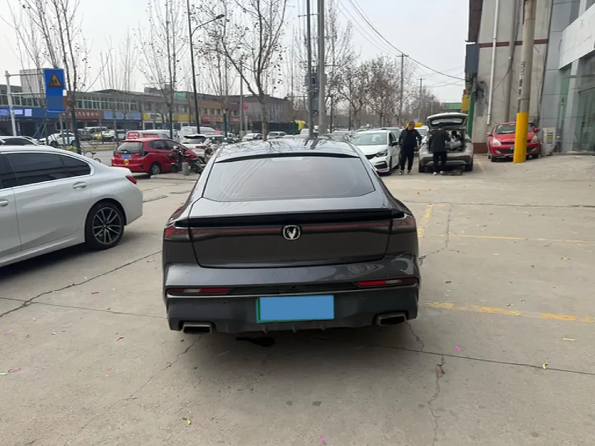 2023 ChangAn UNI-V 1.5T 188HP L4 7DCT,autocango,china used car exporter,china ev exporter,chinese used car exporter,chinese used ev exporter