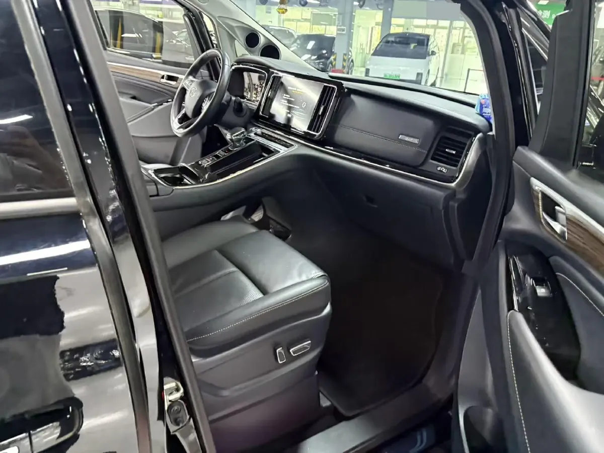 2021 GAC Trumpchi M8 2.0T 252HP L4 8AT,autocango,china used car exporter,china ev exporter,chinese used car exporter,chinese used ev exporter