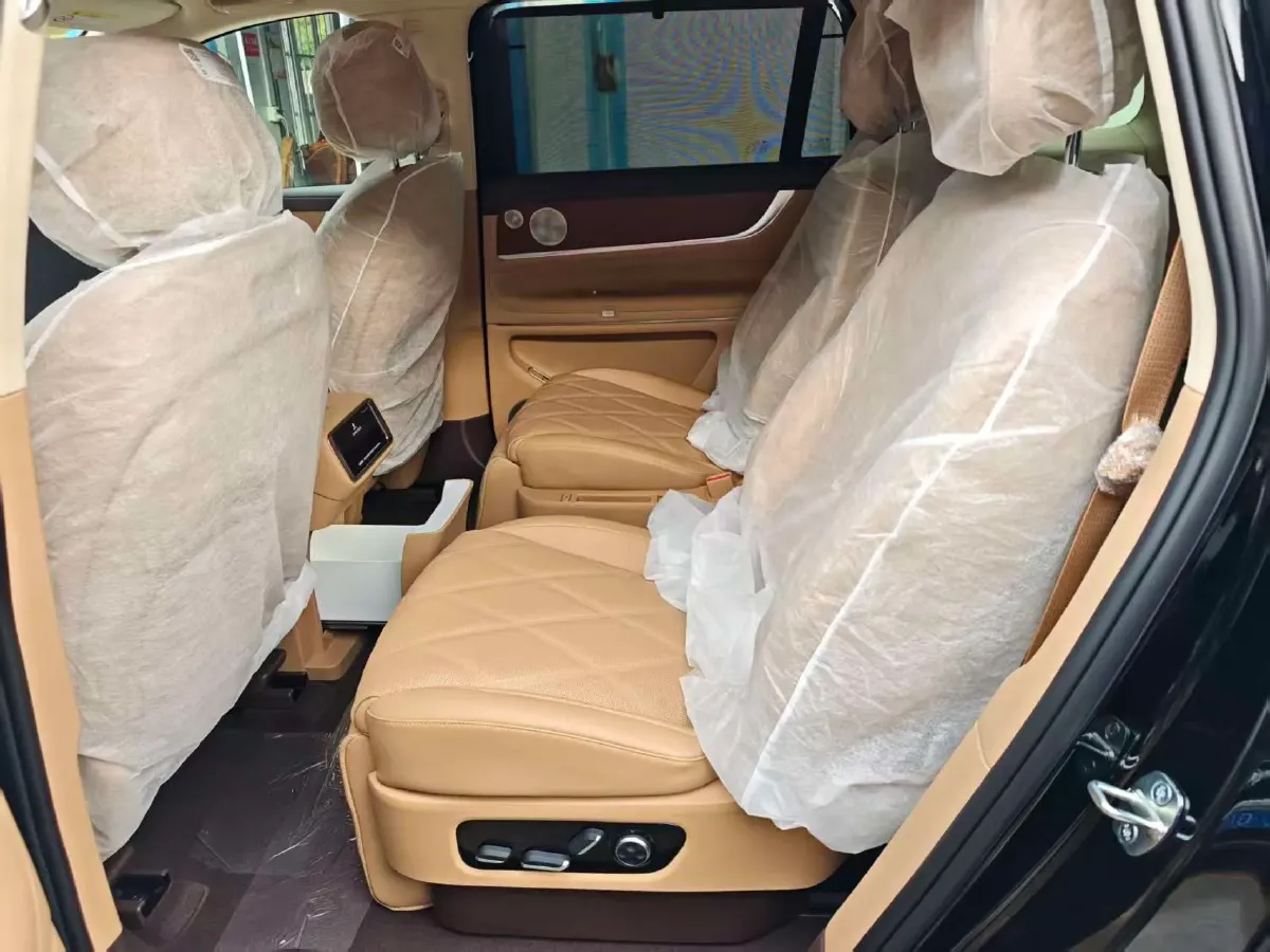 2025 AITO AITO M9 REEV 160HP REEV 52KWH,autocango,china used car exporter,china ev exporter,chinese used car exporter,chinese used ev exporter