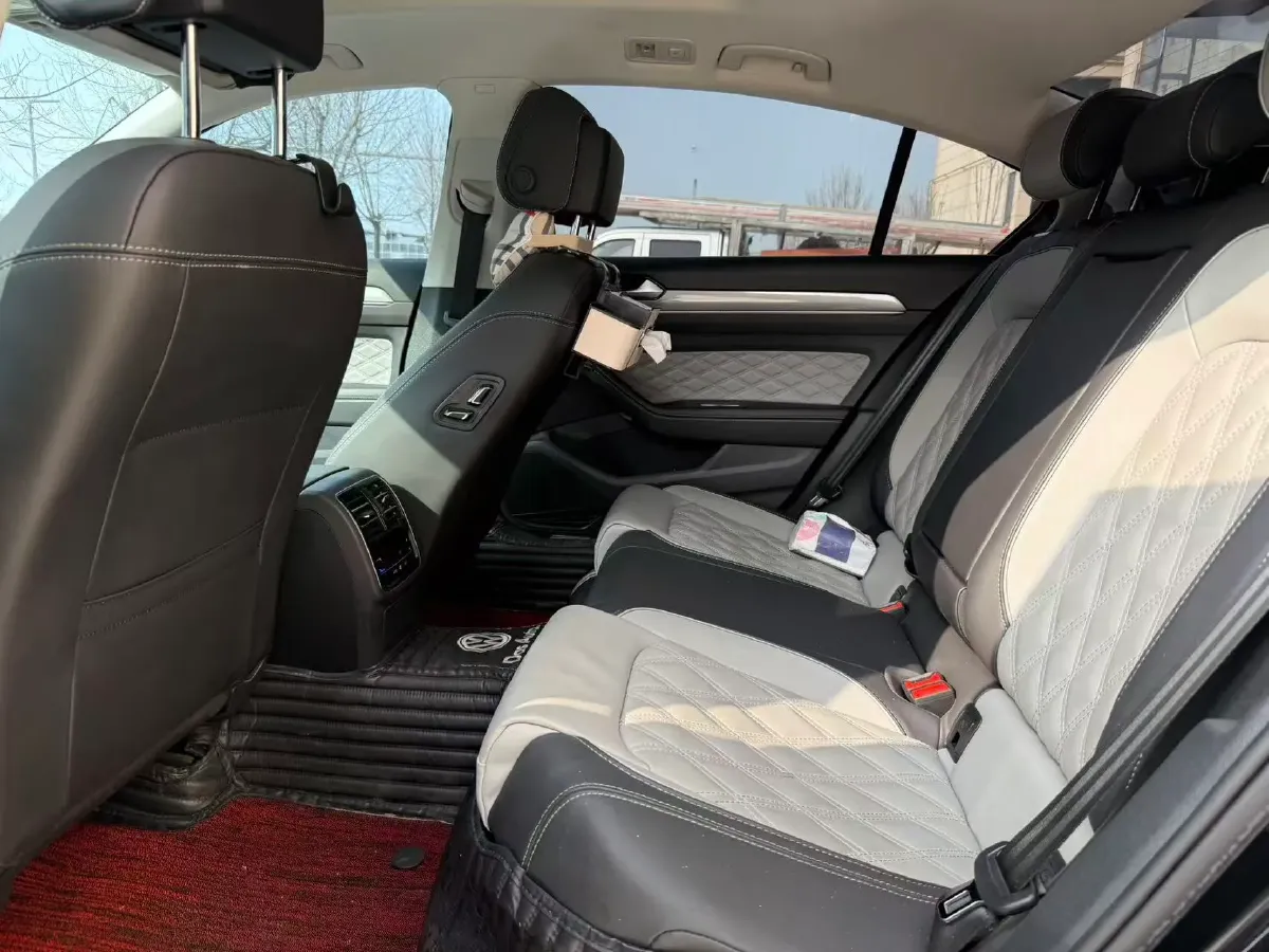 2023 Volkswagen Magotan 2.0T 186HP L4 7DCT,autocango,china used car exporter,china ev exporter,chinese used car exporter,chinese used ev exporter