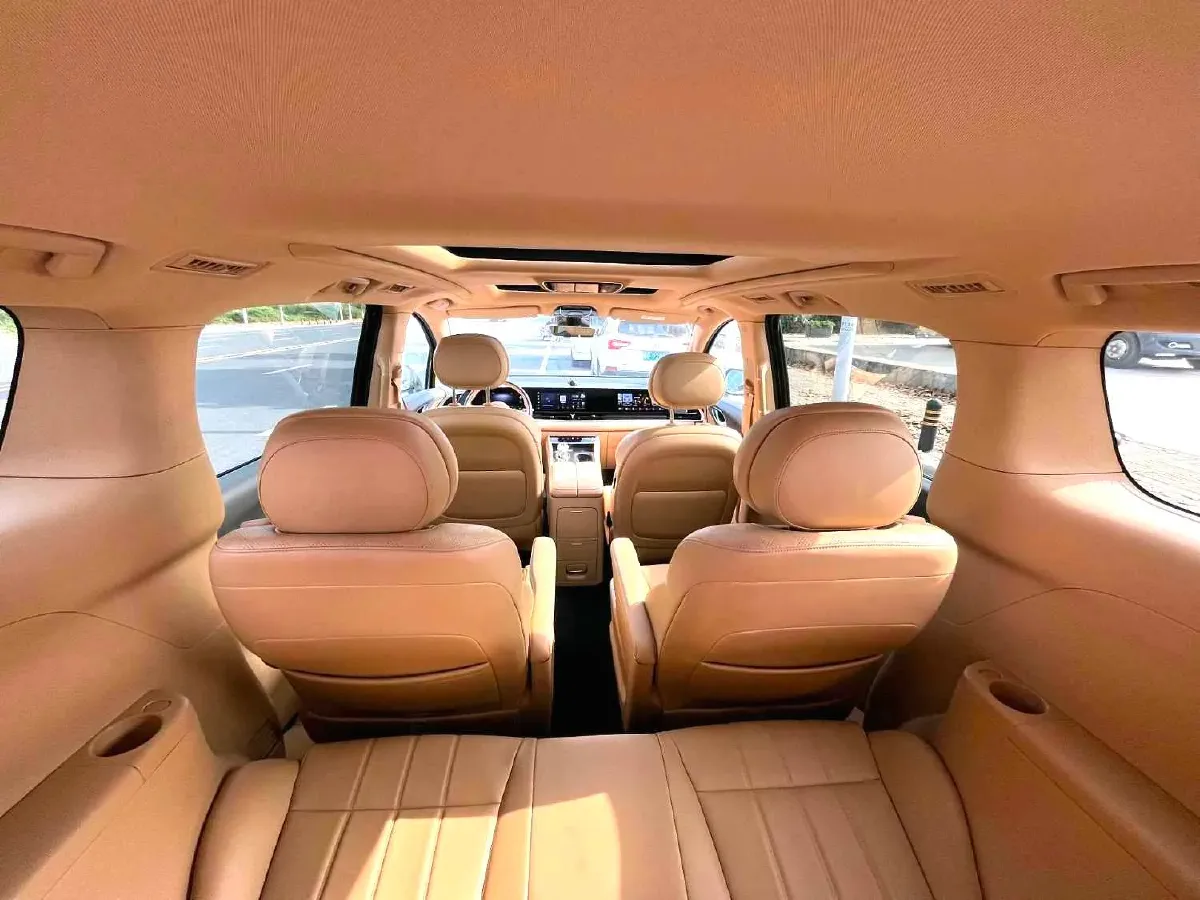 2024 Voyah Dream 1.5T 150HP L4 PHEV 43KWH,autocango,china used car exporter,china ev exporter,chinese used car exporter,chinese used ev exporter