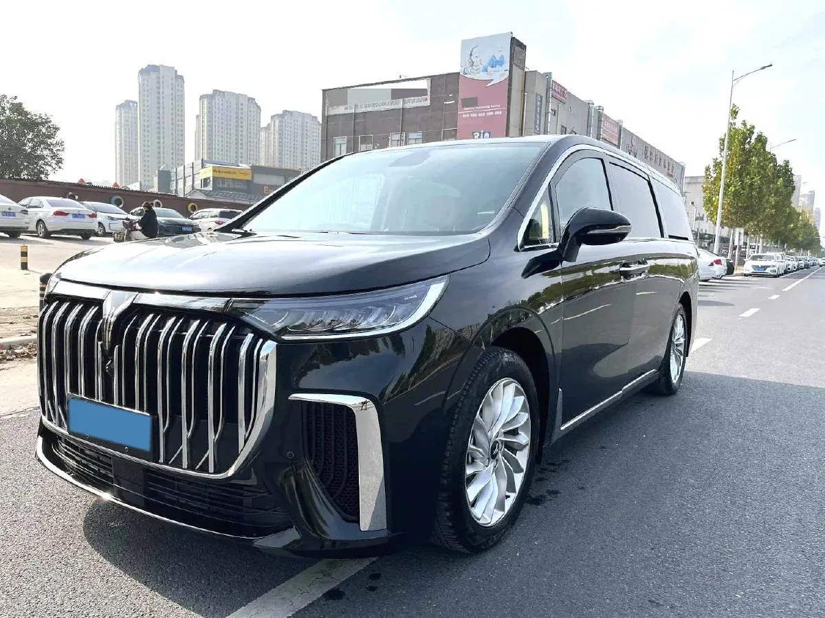 2024 Voyah Dream 1.5T 150HP L4 PHEV 43KWH,autocango,china used car exporter,china ev exporter,chinese used car exporter,chinese used ev exporter