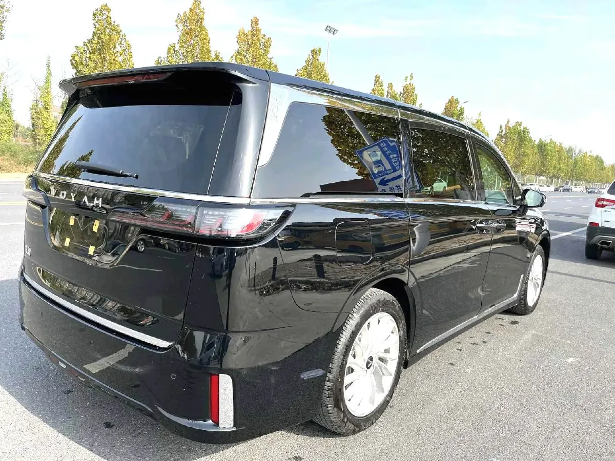 2024 Voyah Dream 1.5T 150HP L4 PHEV 43KWH,autocango,china used car exporter,china ev exporter,chinese used car exporter,chinese used ev exporter