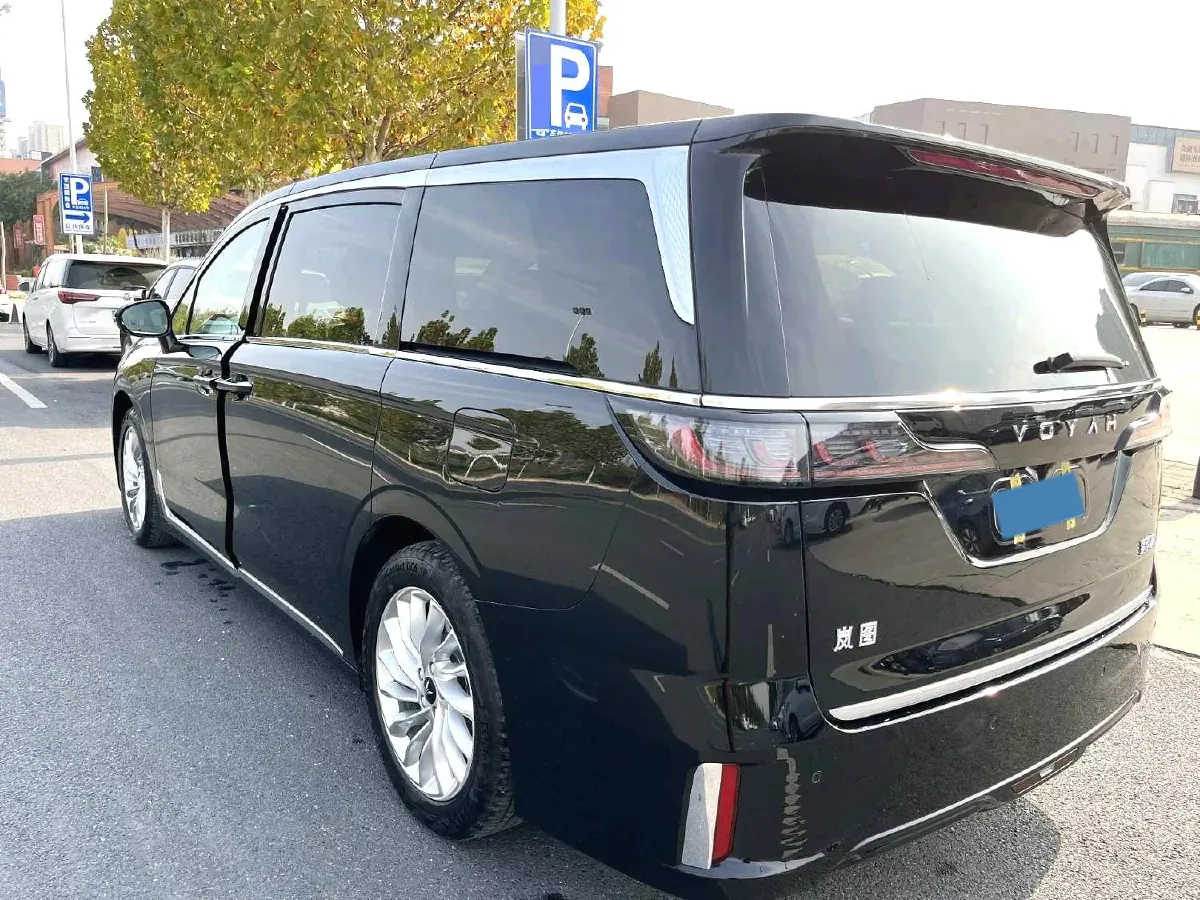 2024 Voyah Dream 1.5T 150HP L4 PHEV 43KWH,autocango,china used car exporter,china ev exporter,chinese used car exporter,chinese used ev exporter