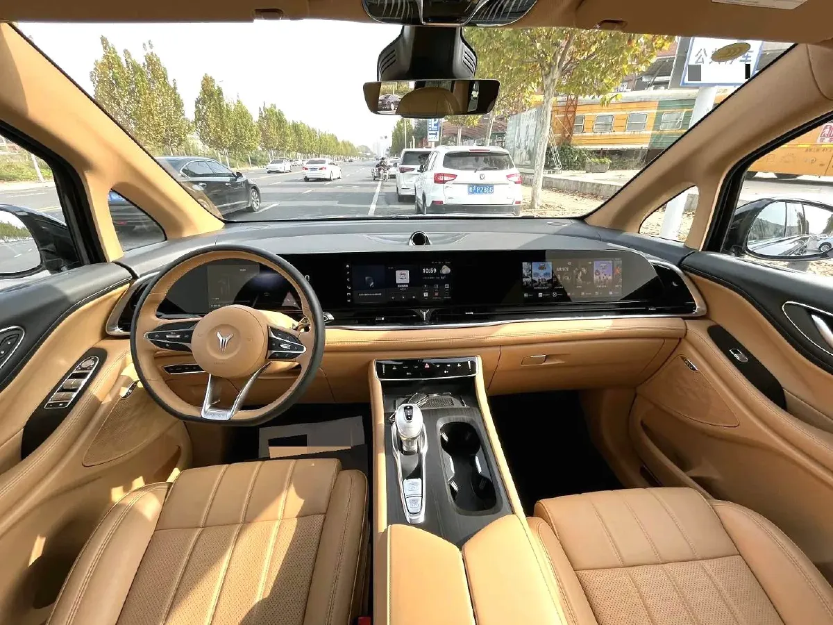 2024 Voyah Dream 1.5T 150HP L4 PHEV 43KWH,autocango,china used car exporter,china ev exporter,chinese used car exporter,chinese used ev exporter