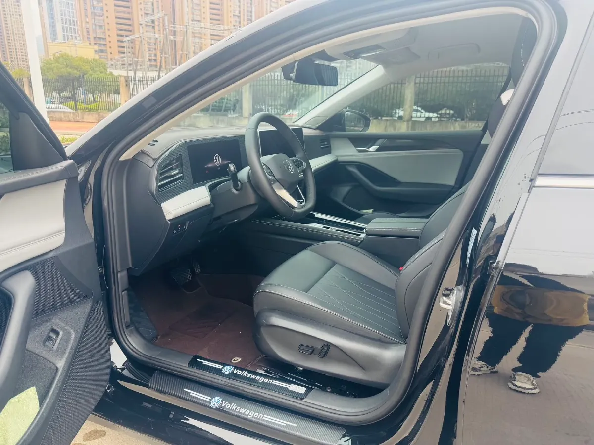 2024 Volkswagen Magotan 1.5T 160HP L4 7DCT,autocango,china used car exporter,china ev exporter,chinese used car exporter,chinese used ev exporter