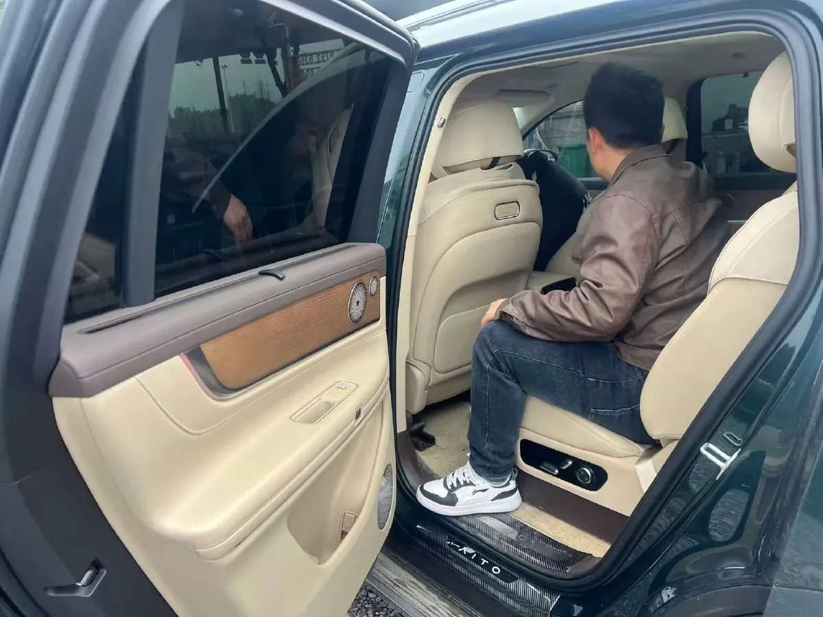 2024 AITO AITO M9 1.5T 152HP L4 REEV 42KWH,autocango,china used car exporter,china ev exporter,chinese used car exporter,chinese used ev exporter