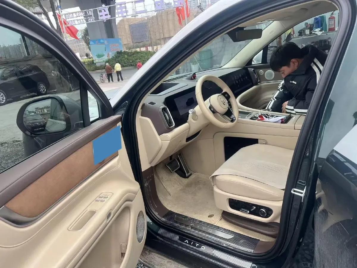 2024 AITO AITO M9 1.5T 152HP L4 REEV 42KWH,autocango,china used car exporter,china ev exporter,chinese used car exporter,chinese used ev exporter