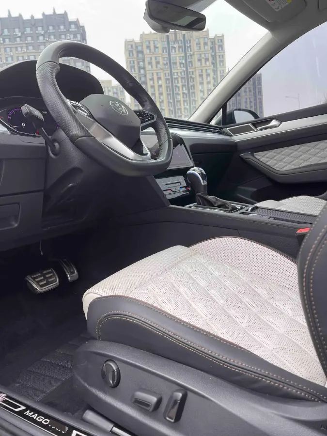 2023 Volkswagen Magotan 2.0T 186HP L4 7DCT,autocango,china used car exporter,china ev exporter,chinese used car exporter,chinese used ev exporter