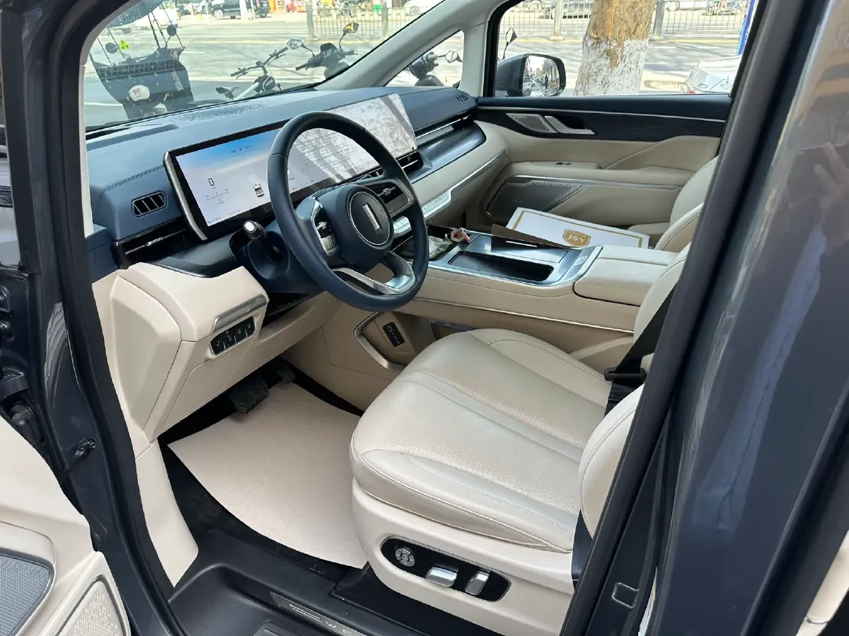 2024 Voyah ZhuiGuang 1.5T 136HP L4 PHEV 43KWH,autocango,china used car exporter,china ev exporter,chinese used car exporter,chinese used ev exporter