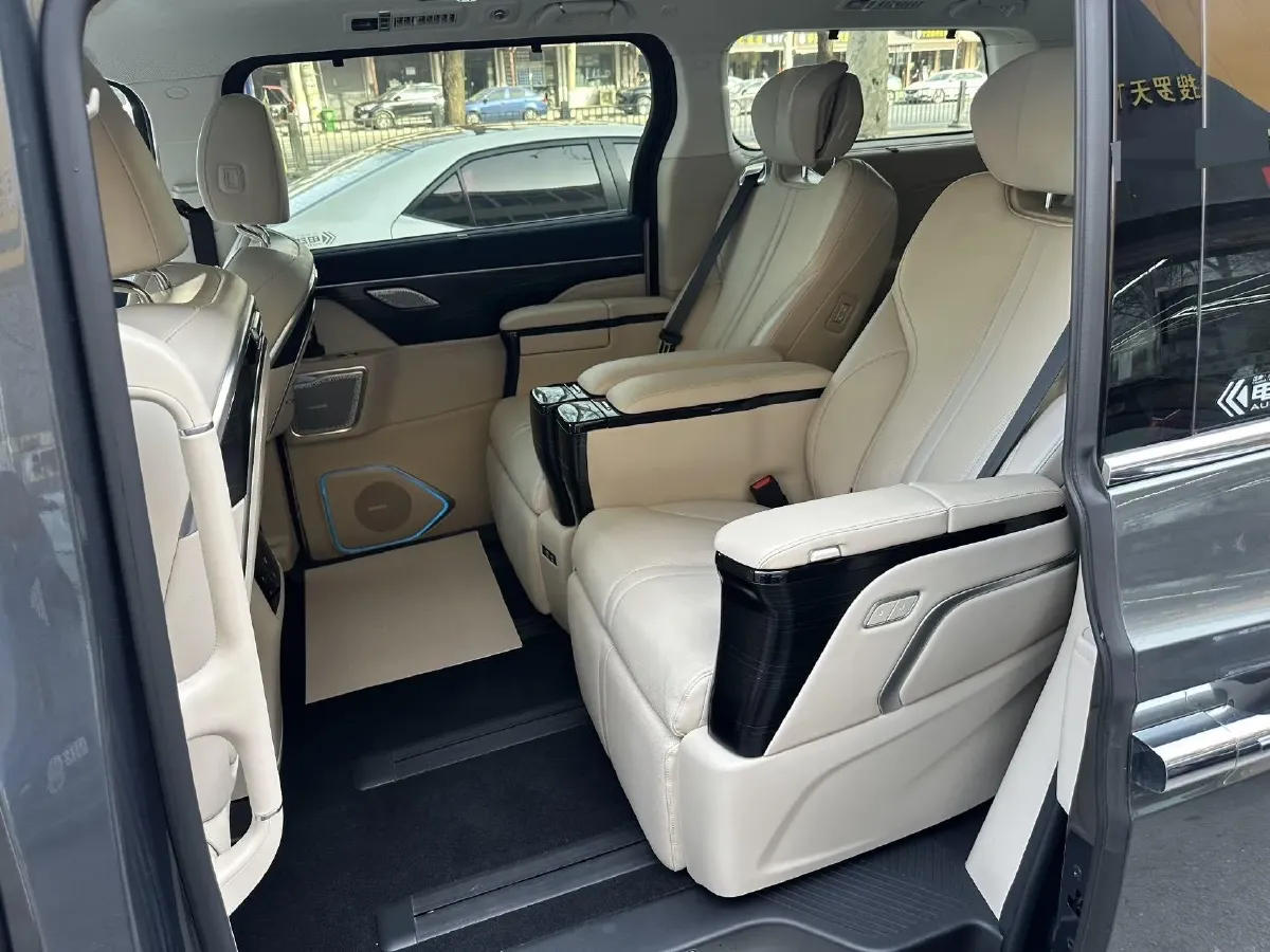 2024 Voyah ZhuiGuang 1.5T 136HP L4 PHEV 43KWH,autocango,china used car exporter,china ev exporter,chinese used car exporter,chinese used ev exporter