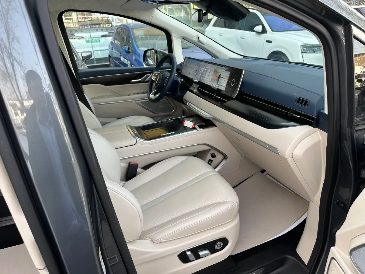 2024 Voyah ZhuiGuang 1.5T 136HP L4 PHEV 43KWH,autocango,china used car exporter,china ev exporter,chinese used car exporter,chinese used ev exporter