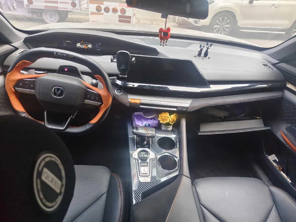 2022 ChangAn UNI-V 1.5T 188HP L4 7DCT,autocango,china used car exporter,china ev exporter,chinese used car exporter,chinese used ev exporter