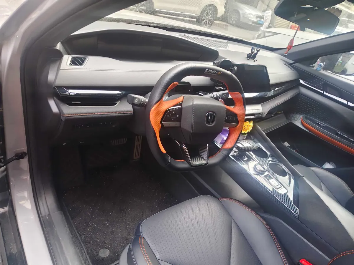 2022 ChangAn UNI-V 1.5T 188HP L4 7DCT,autocango,china used car exporter,china ev exporter,chinese used car exporter,chinese used ev exporter