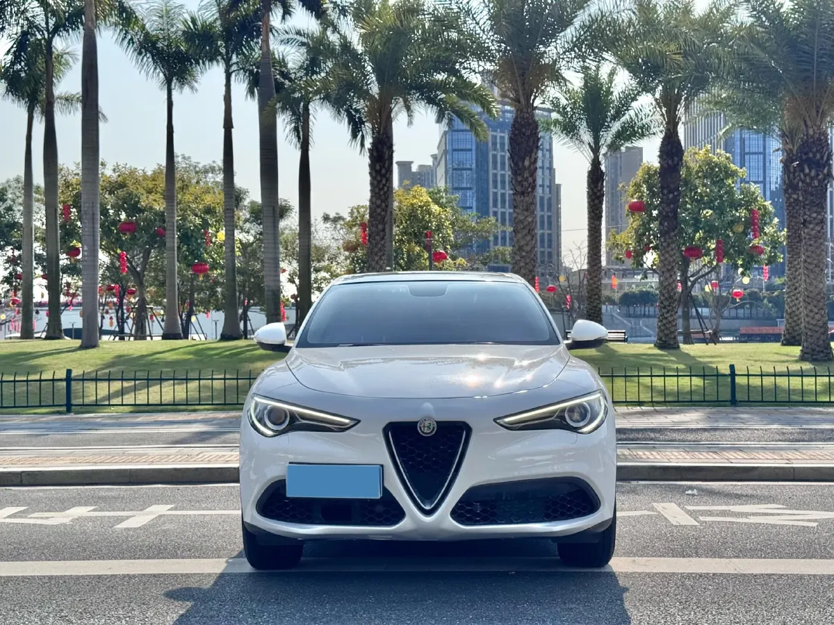 2017 Jaguar XE 2.0T 240HP L4 8AT,autocango,china used car exporter,china ev exporter,chinese used car exporter,chinese used ev exporter