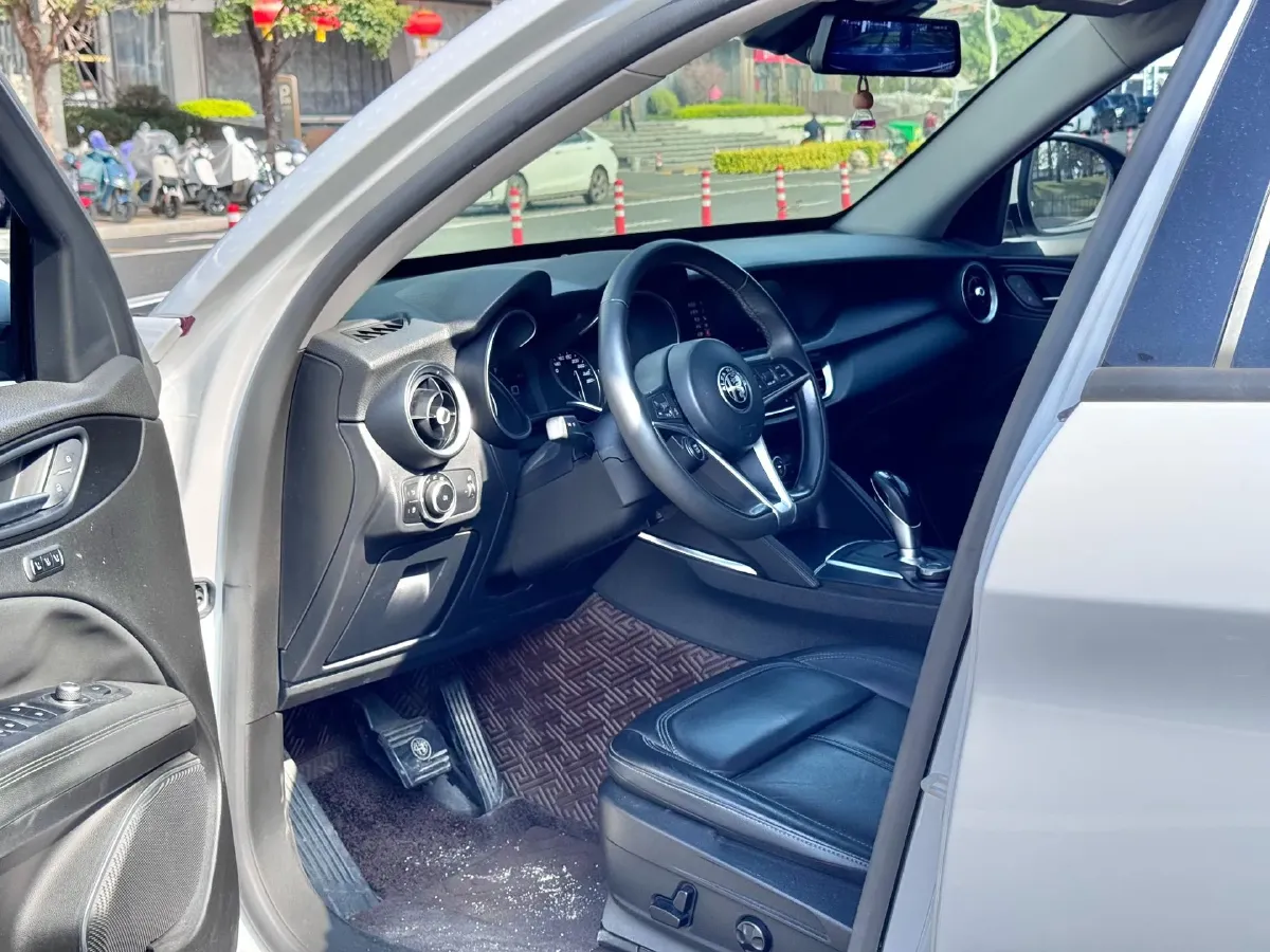 2017 Jaguar XE 2.0T 240HP L4 8AT,autocango,china used car exporter,china ev exporter,chinese used car exporter,chinese used ev exporter