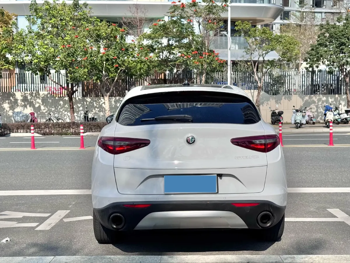 2017 Jaguar XE 2.0T 240HP L4 8AT,autocango,china used car exporter,china ev exporter,chinese used car exporter,chinese used ev exporter