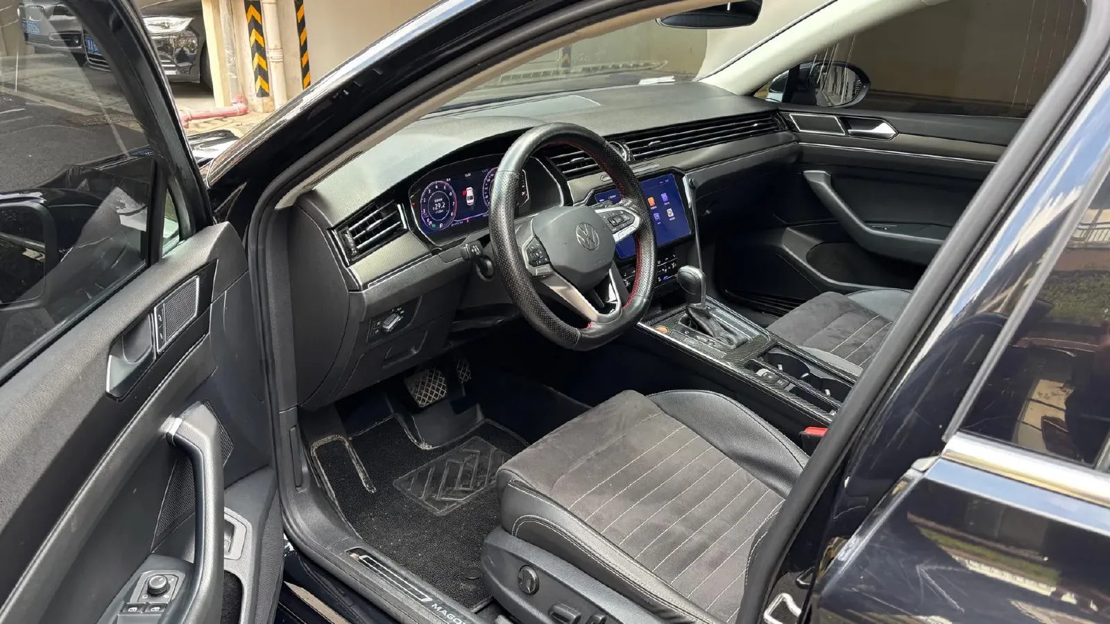 2020 Volkswagen Magotan 2.0T 220HP L4 7DCT,autocango,china used car exporter,china ev exporter,chinese used car exporter,chinese used ev exporter