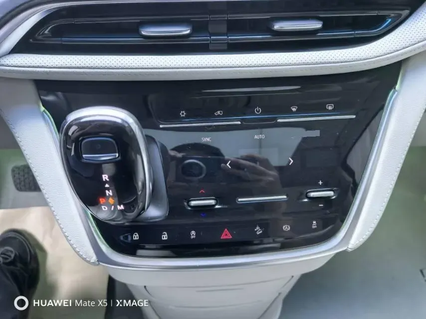 2023 Buick GL8 2.0T 237HP L4 9AT,autocango,china used car exporter,china ev exporter,chinese used car exporter,chinese used ev exporter