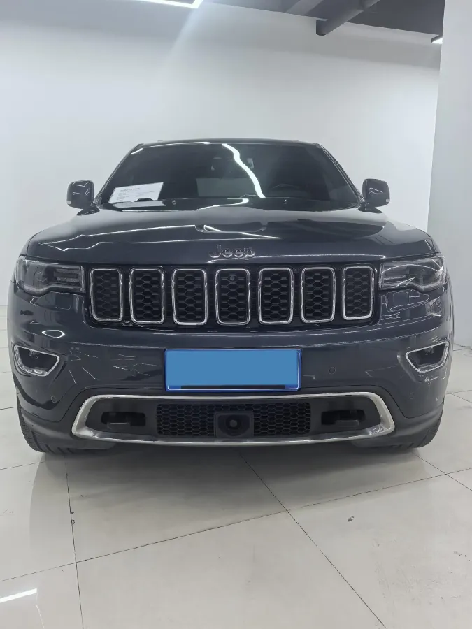 2021 Jeep Grand Cherokee 3.0L 234HP V6 8AT,autocango,china used car exporter,china ev exporter,chinese used car exporter,chinese used ev exporter