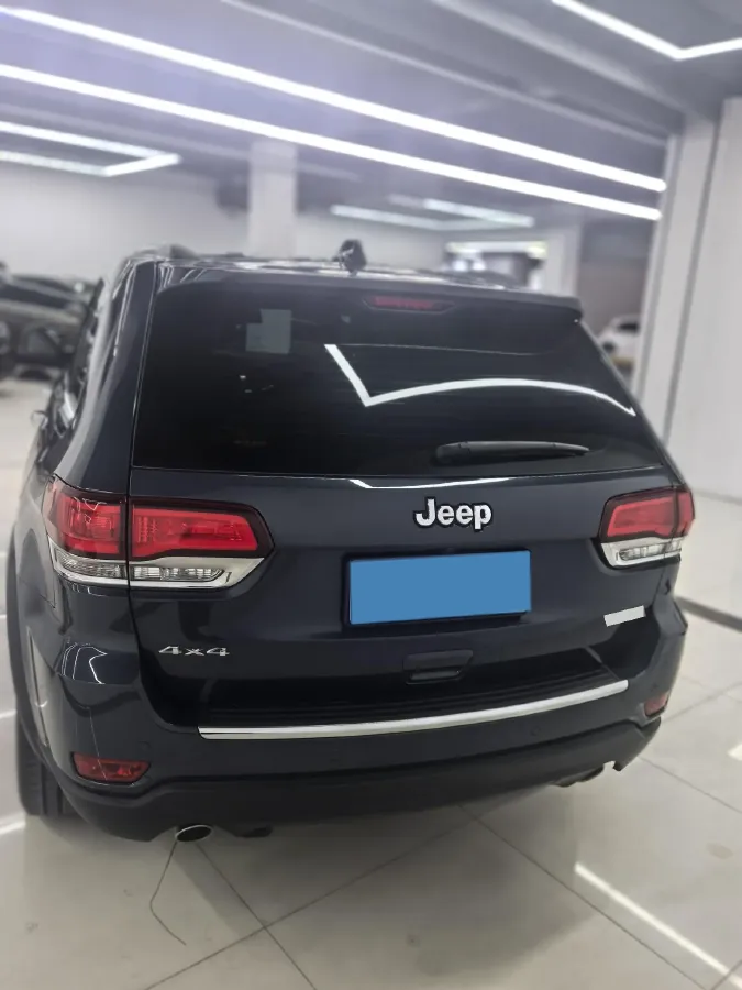2021 Jeep Grand Cherokee 3.0L 234HP V6 8AT,autocango,china used car exporter,china ev exporter,chinese used car exporter,chinese used ev exporter