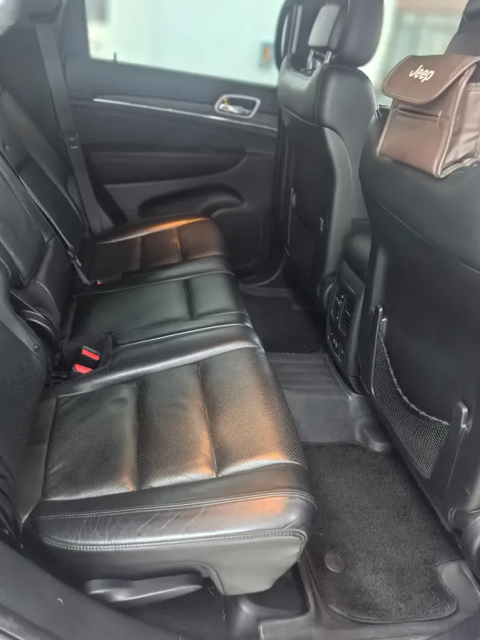 2021 Jeep Grand Cherokee 3.0L 234HP V6 8AT,autocango,china used car exporter,china ev exporter,chinese used car exporter,chinese used ev exporter