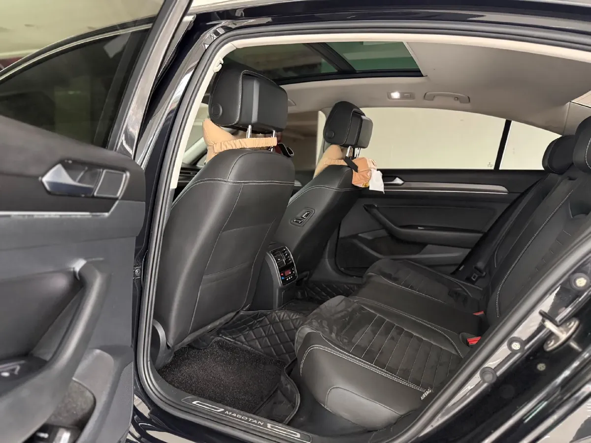 2020 Volkswagen Magotan 2.0T 186HP L4 7DCT,autocango,china used car exporter,china ev exporter,chinese used car exporter,chinese used ev exporter