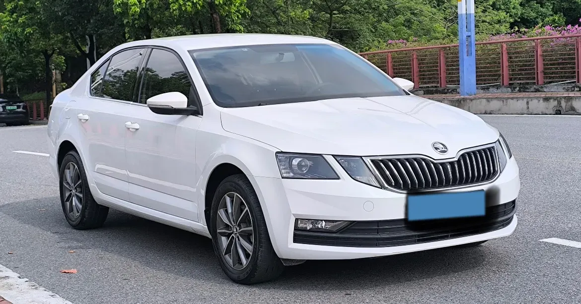 2022 Skoda Octavia 1.5L 113HP L4 6AT,autocango,china used car exporter,china ev exporter,chinese used car exporter,chinese used ev exporter