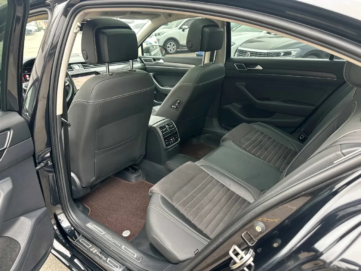 2020 Volkswagen Magotan 2.0T 186HP L4 7DCT,autocango,china used car exporter,china ev exporter,chinese used car exporter,chinese used ev exporter