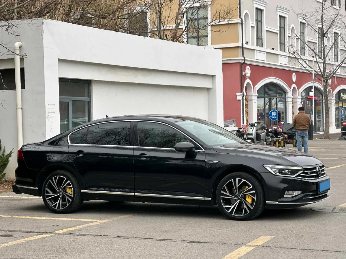 2020 Volkswagen Magotan 2.0T 186HP L4 7DCT,autocango,china used car exporter,china ev exporter,chinese used car exporter,chinese used ev exporter