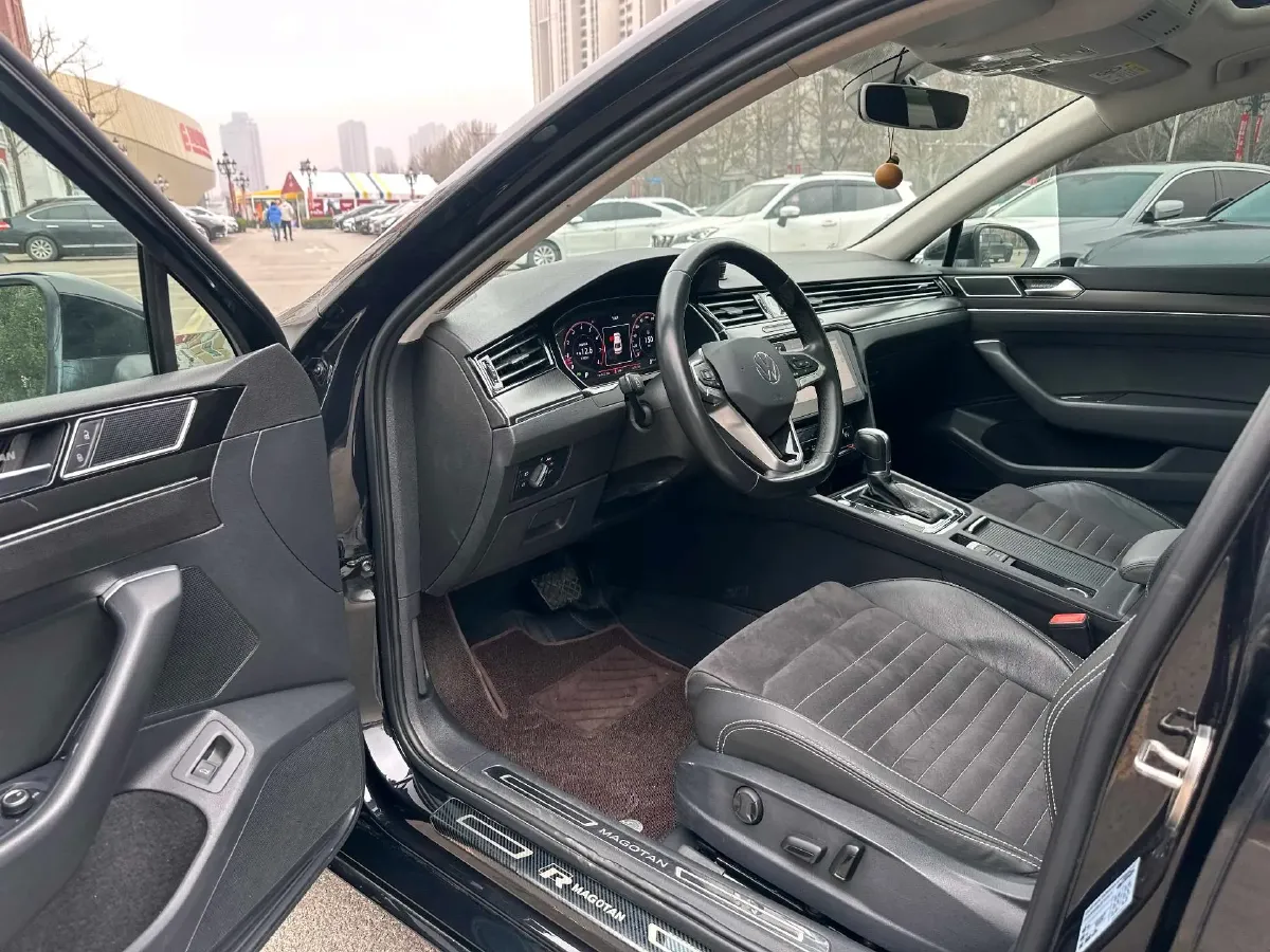 2020 Volkswagen Magotan 2.0T 186HP L4 7DCT,autocango,china used car exporter,china ev exporter,chinese used car exporter,chinese used ev exporter