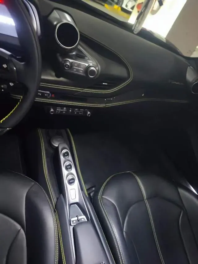 2019 Aston Martin DB11 5.2T 639HP V12 8AT,autocango,china used car exporter,china ev exporter,chinese used car exporter,chinese used ev exporter